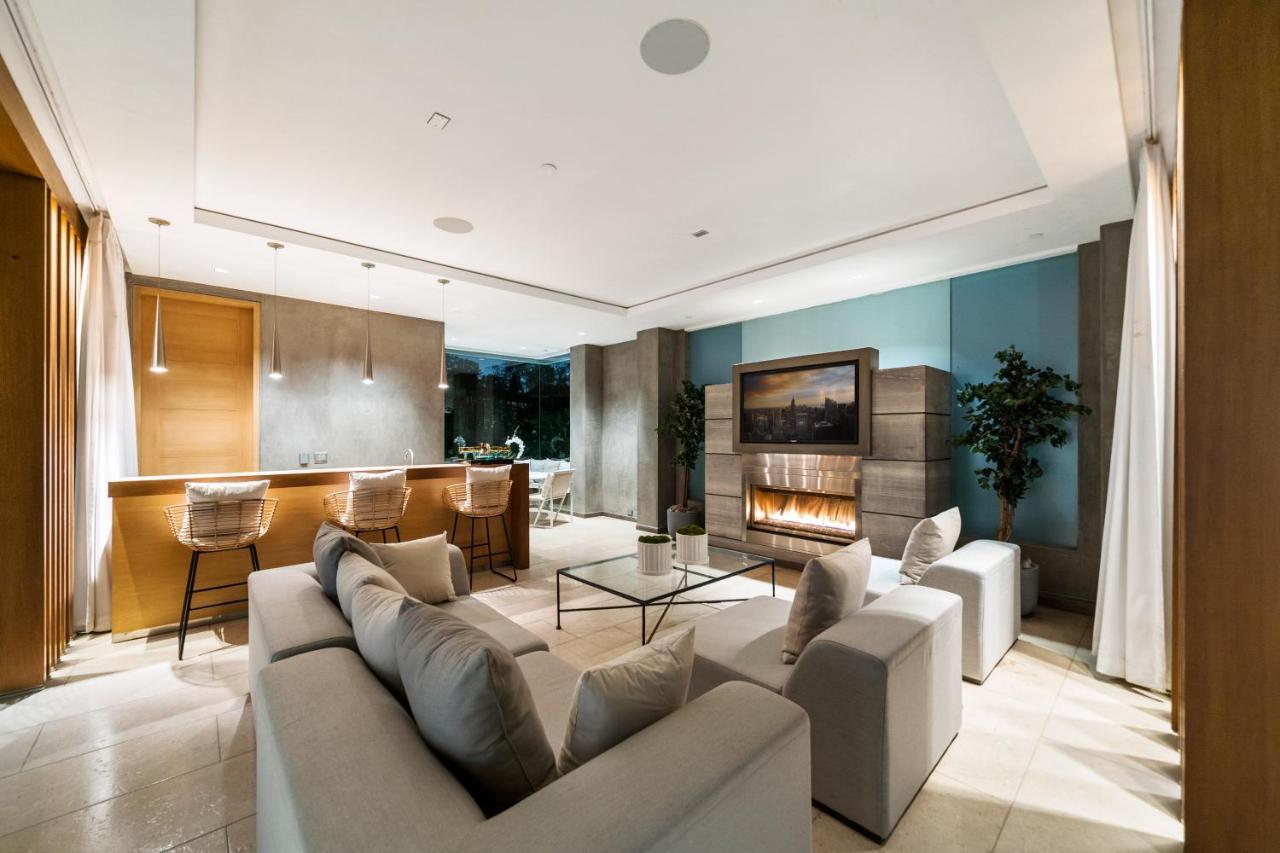 Ultra Modern Sunset Strip Mansion Villa