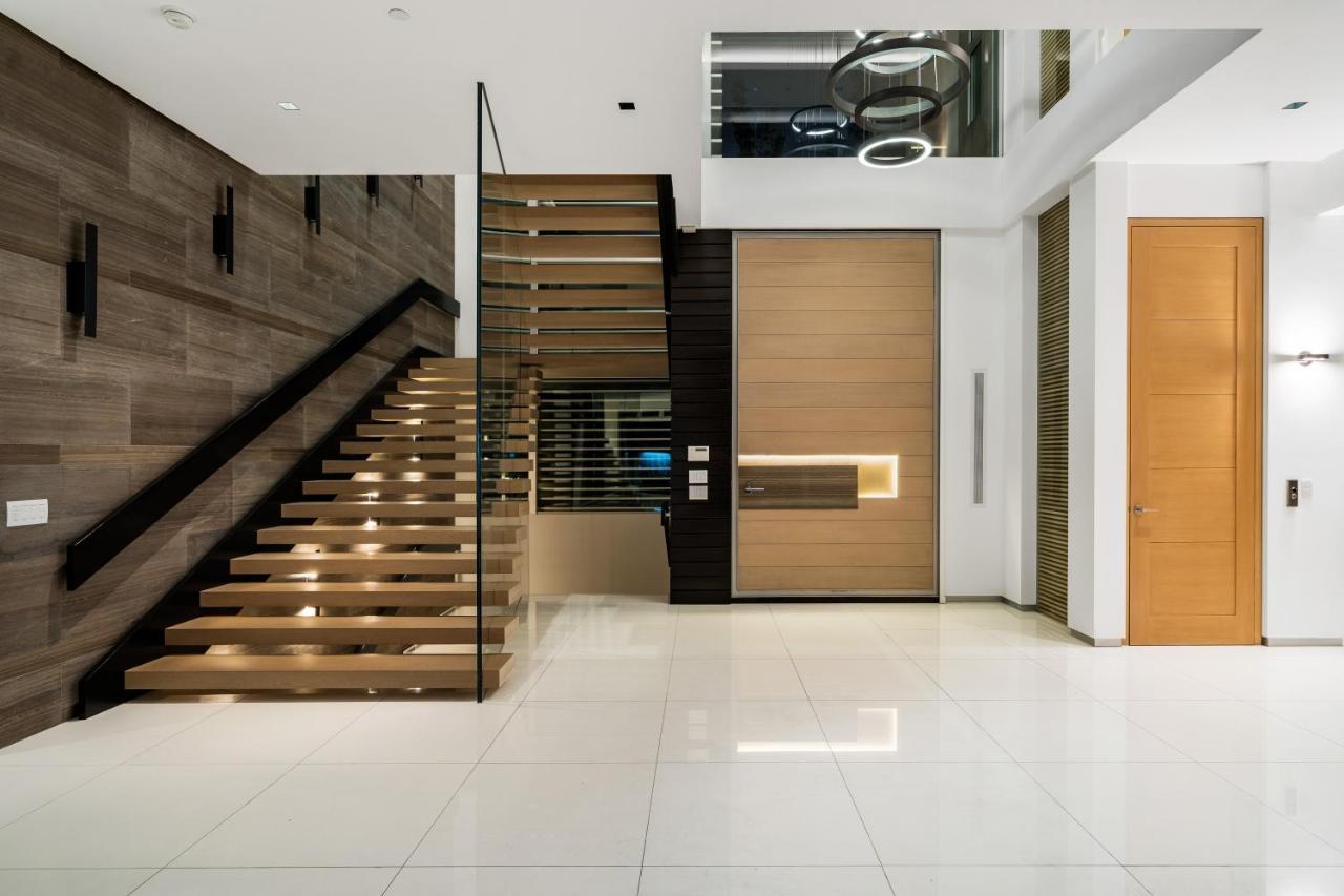 Ultra Modern Sunset Strip Mansion Villa